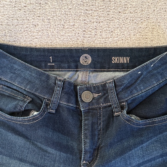 Juniors' SO® High-Rise Women's Dark Blue Skinny Jeans - Picture 4 of 9